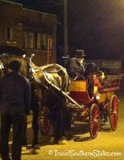 dickens downtown horse-drawn carriage